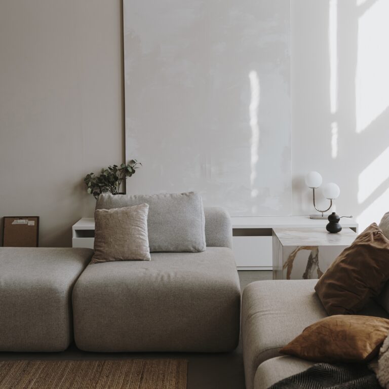 Capturing Natural Elegance: The Art of Using Earth Tones in Home Décor